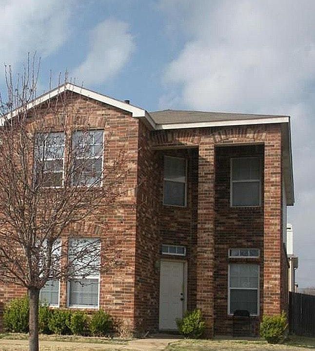 1st image of 901 Medina Dr