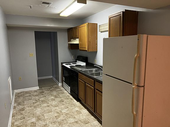 2nd image of 200 E King St #11059006