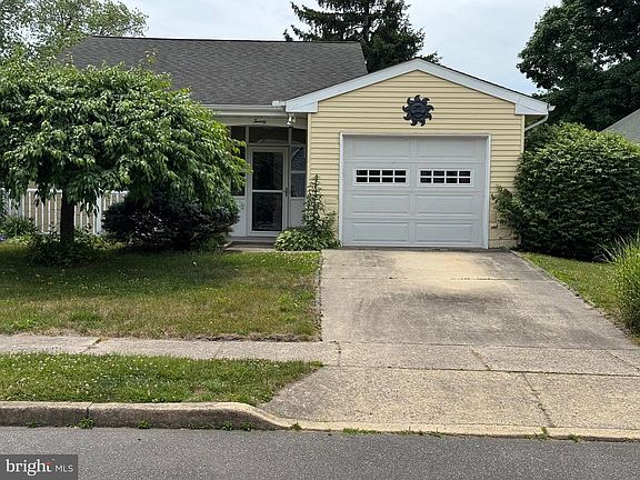 2nd image of 20 Tifani Ln