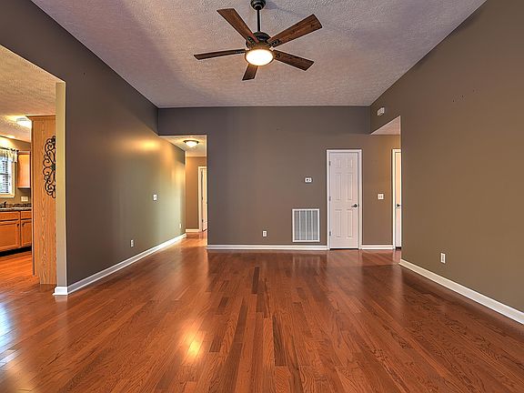 5th image of 253 Crockett Dr