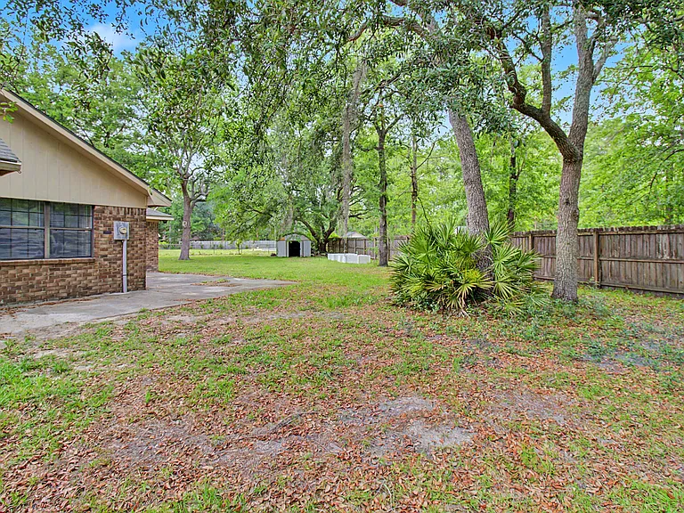 21 Pinewood Ln — Photo 24