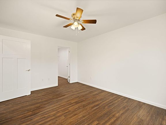 5th image of 405 Drake Dr