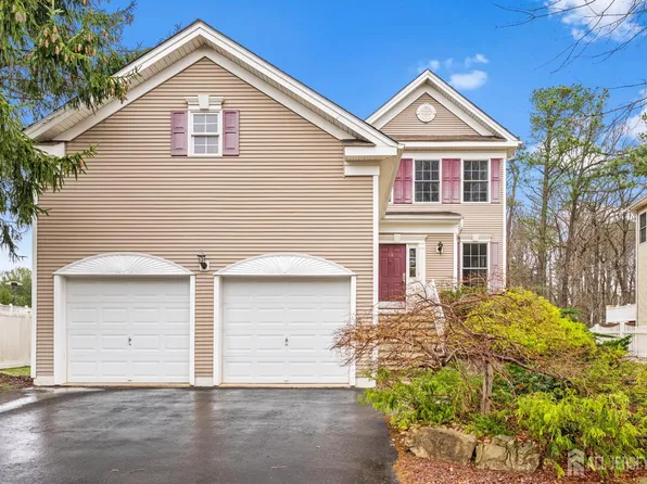 28 Walden Ct, Old Bridge, NJ 08857