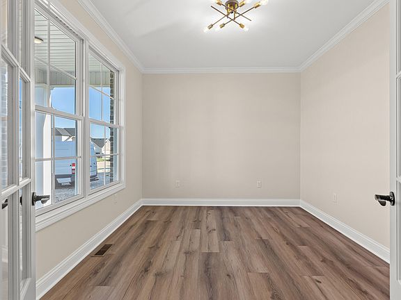 4th image of 1085 Mission Dr