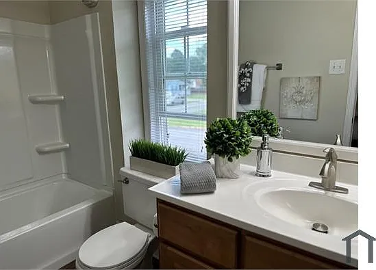 3 bed, 1103 sqft, $2,150 — Photo 4