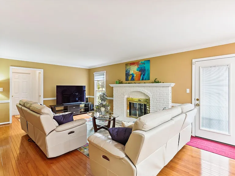 15237 Jones Ln — Photo 16
