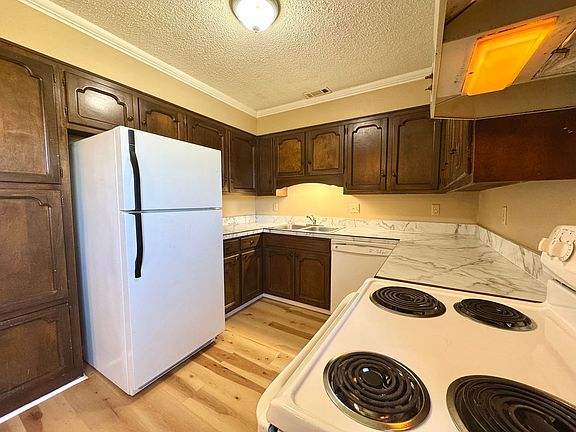 5th image of 2010 Fitzhugh St #1A