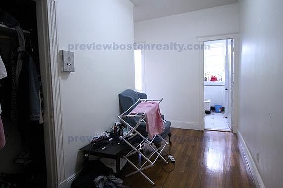 2nd image of 1820 Commonwealth Ave #Rl18