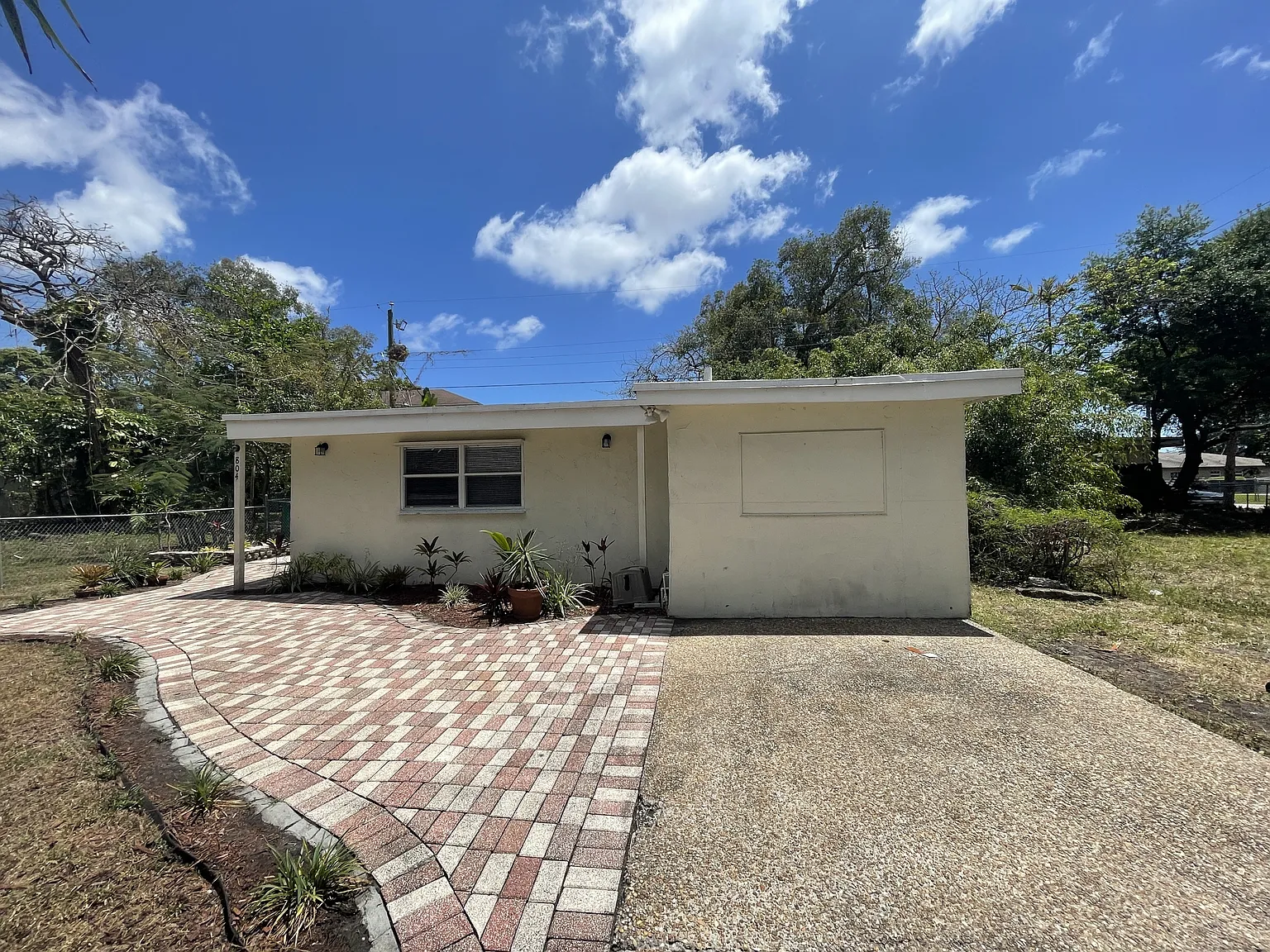 804 Nw 19th Terr (Gqsa Llc) - 660 — Photo 1