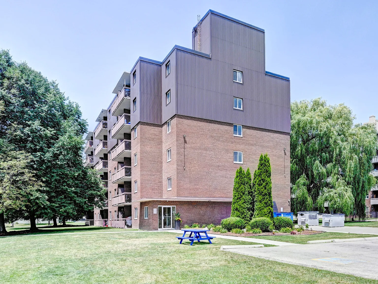 26 Willow Road Apartments — Photo 2