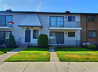 22 High Gate Trl APT 4, Fairport, NY 14450