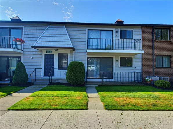 22 High Gate Trl APT 4, Fairport, NY 14450