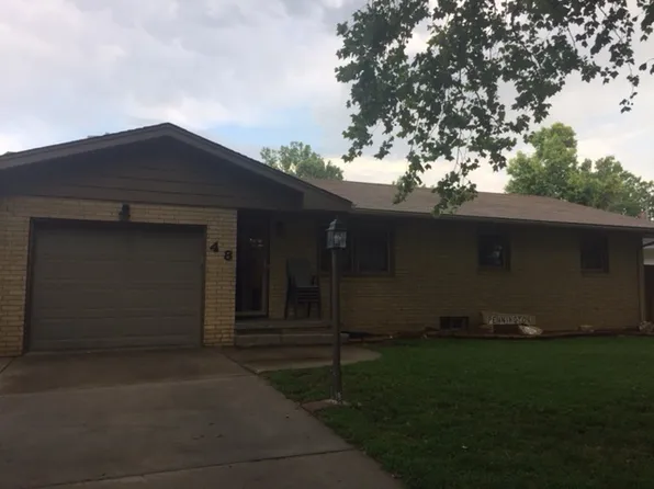 48 Rambler Rd, Hutchinson, KS 67502