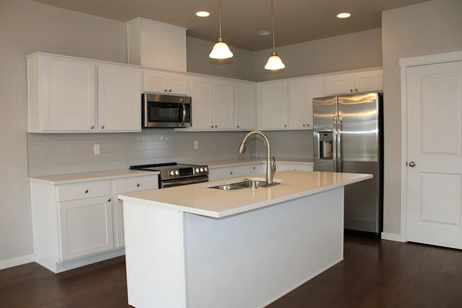 4 bed, 2.5 bath, 1898 sqft, $2,650 — Photo 3