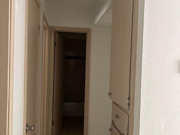 3rd image of 816 Hillyer St APT A