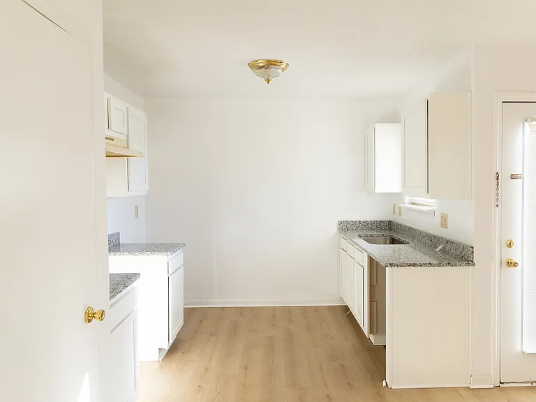 Apt 1