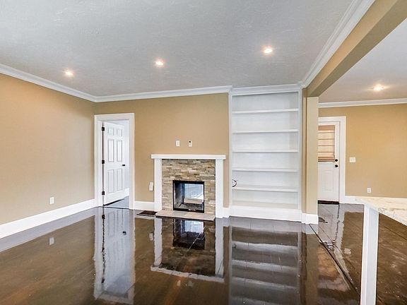 5th image of 625 Willard St #1