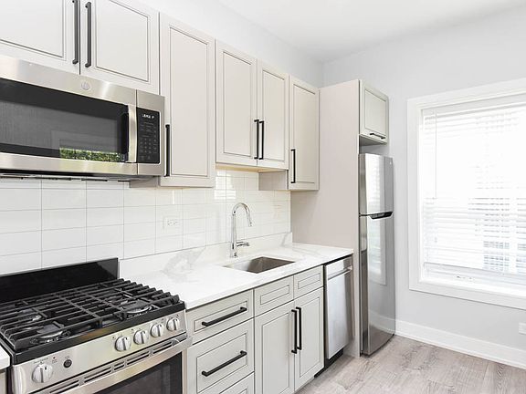 3rd image of 6035 N Winthrop Ave Unit 4