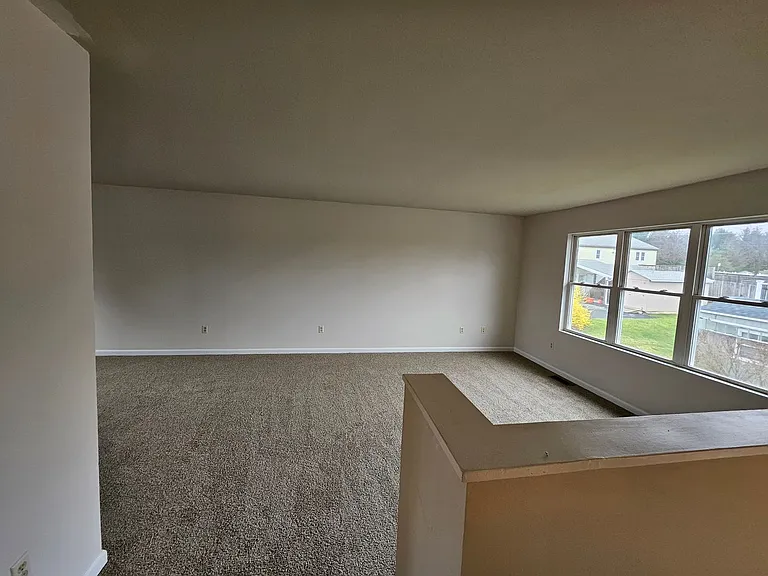 2105 Circleville Rd — Photo 6