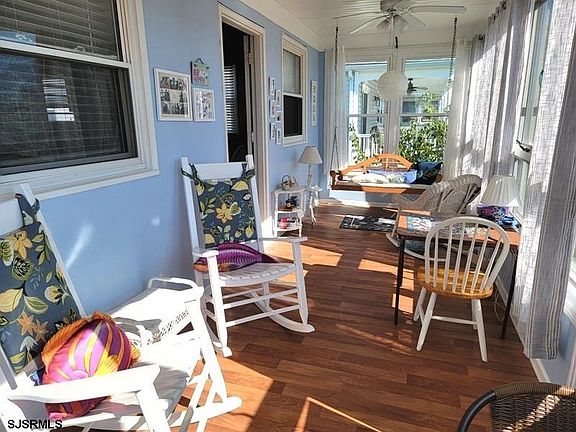 3rd image of 2528 West Ave #B