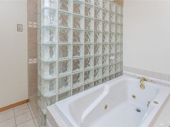 4th image of 843 S Skylark Way