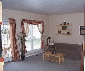 4th image of 919 Oak Creek Dr