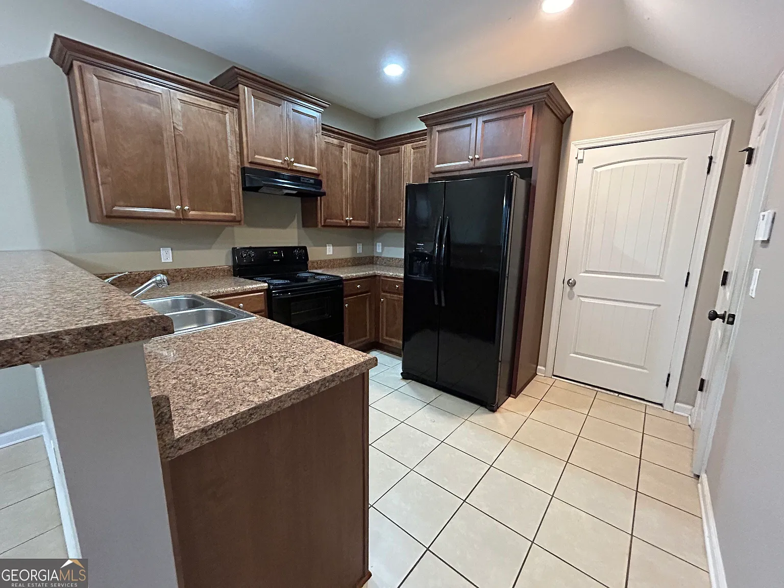 3 bed, 2.5 bath, 1634 sqft, $1,845 — Photo 2