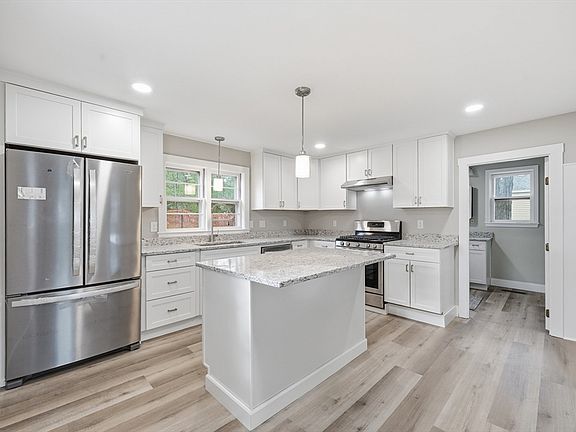4th image of 28 W Prescott St