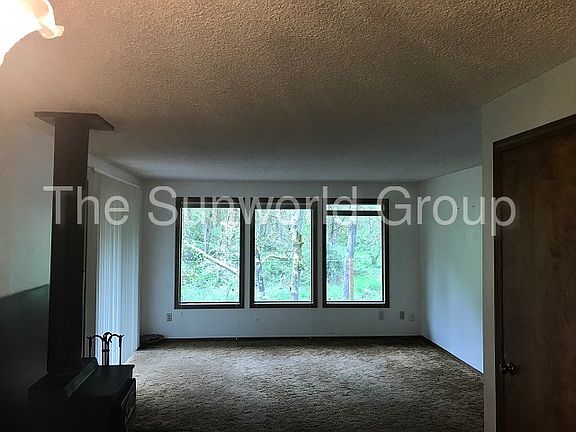 3rd image of 759 E 4th St APT B