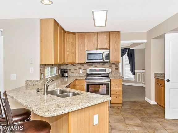 4th image of 11404 Rolling Green Pl