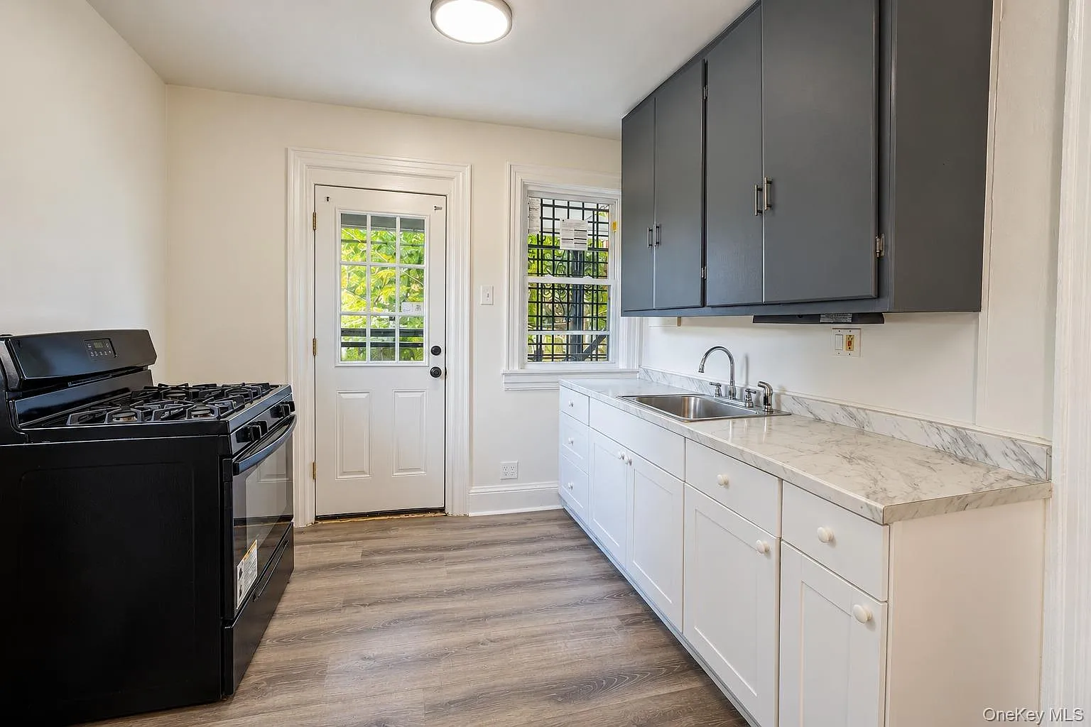 364 Ashford Ave — Photo 1