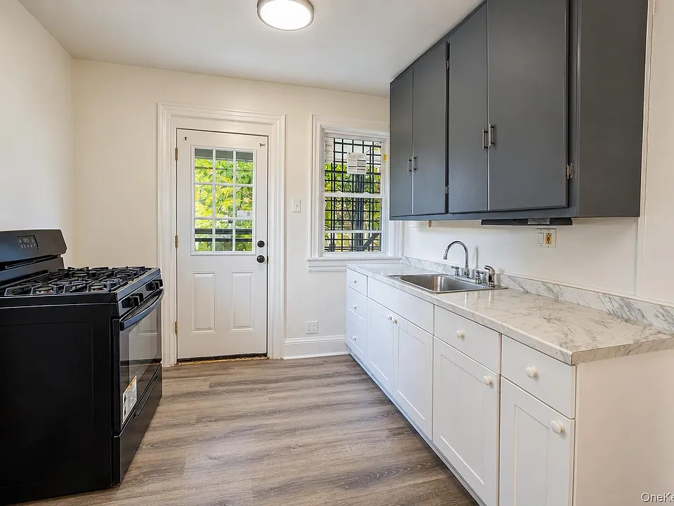 364 Ashford Ave #1-W