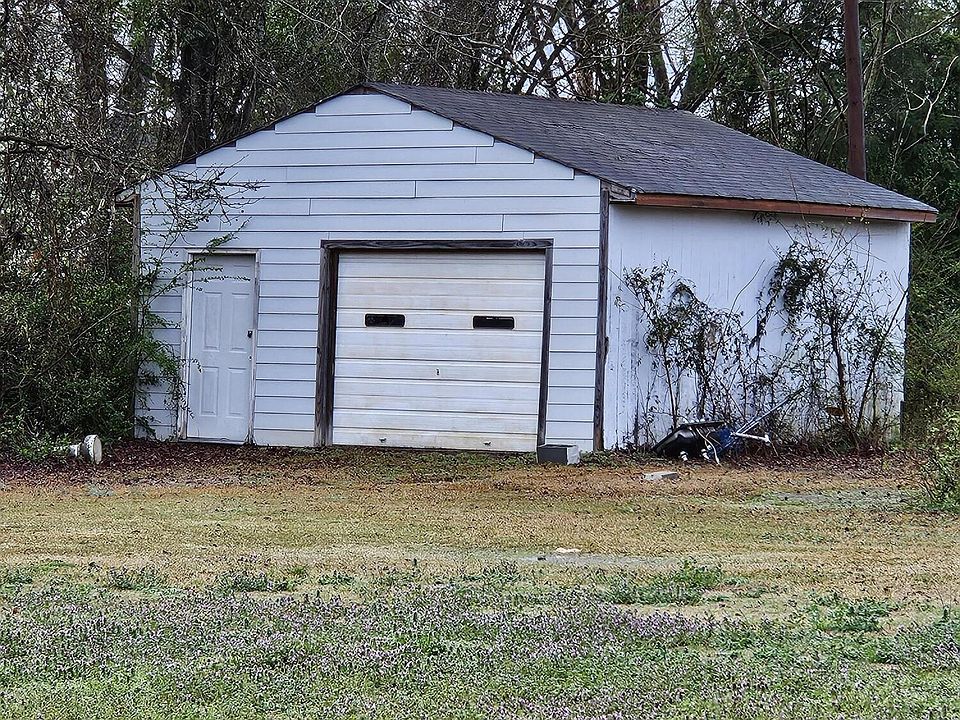 2nd image of 106 Oak Knoll Dr