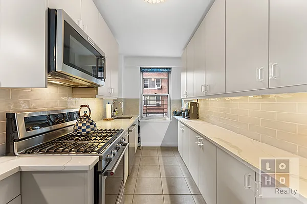 Sold by LoHo Realty | media 4