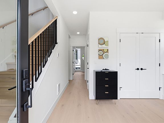4th image of 2019 Minor Ave E #E2019-e