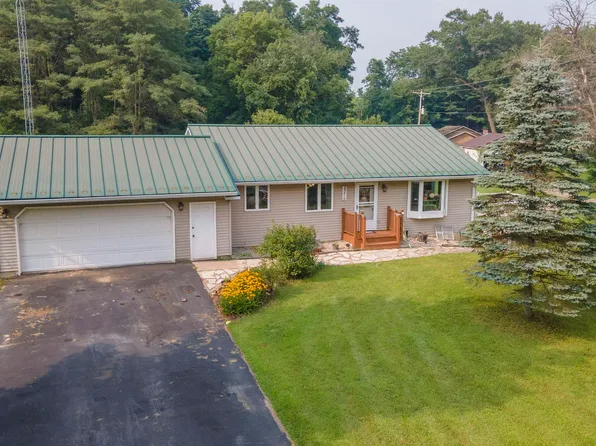 W8216 Buttercup Ct, Wautoma, WI 54982
