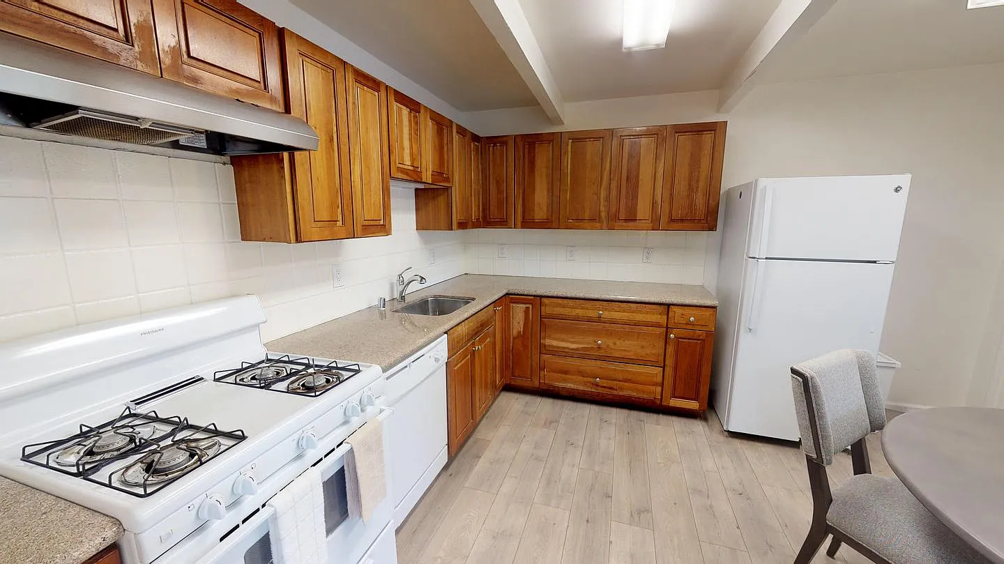 Private Bedroom in Recently Updated Menlo Park Home Near Facebook HQ - 762 Hamilton Avenue — Photo 4