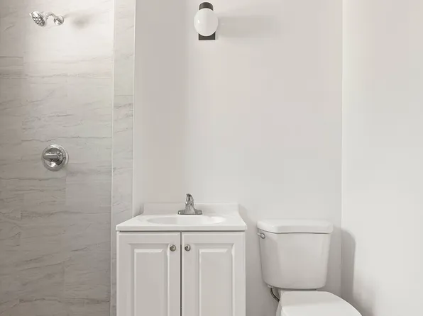 96 Pioneer Street image 12 of 13