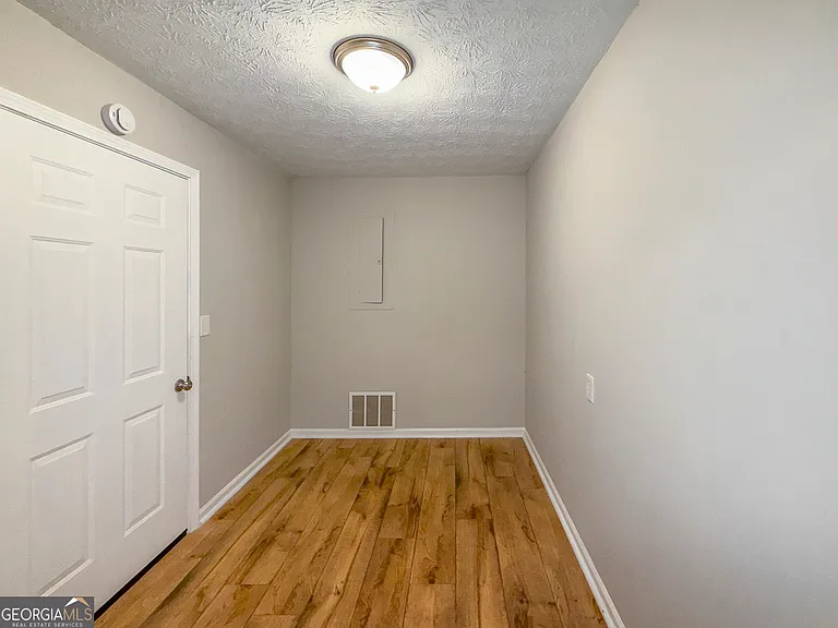 2025 Old Concord Dr SE — Photo 9
