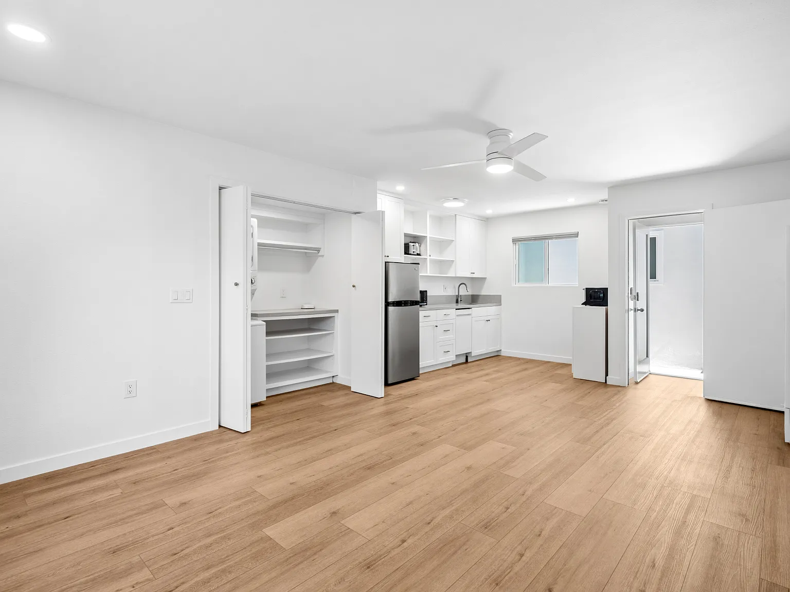 Studio, 450 sqft, $2,850 — Photo 3