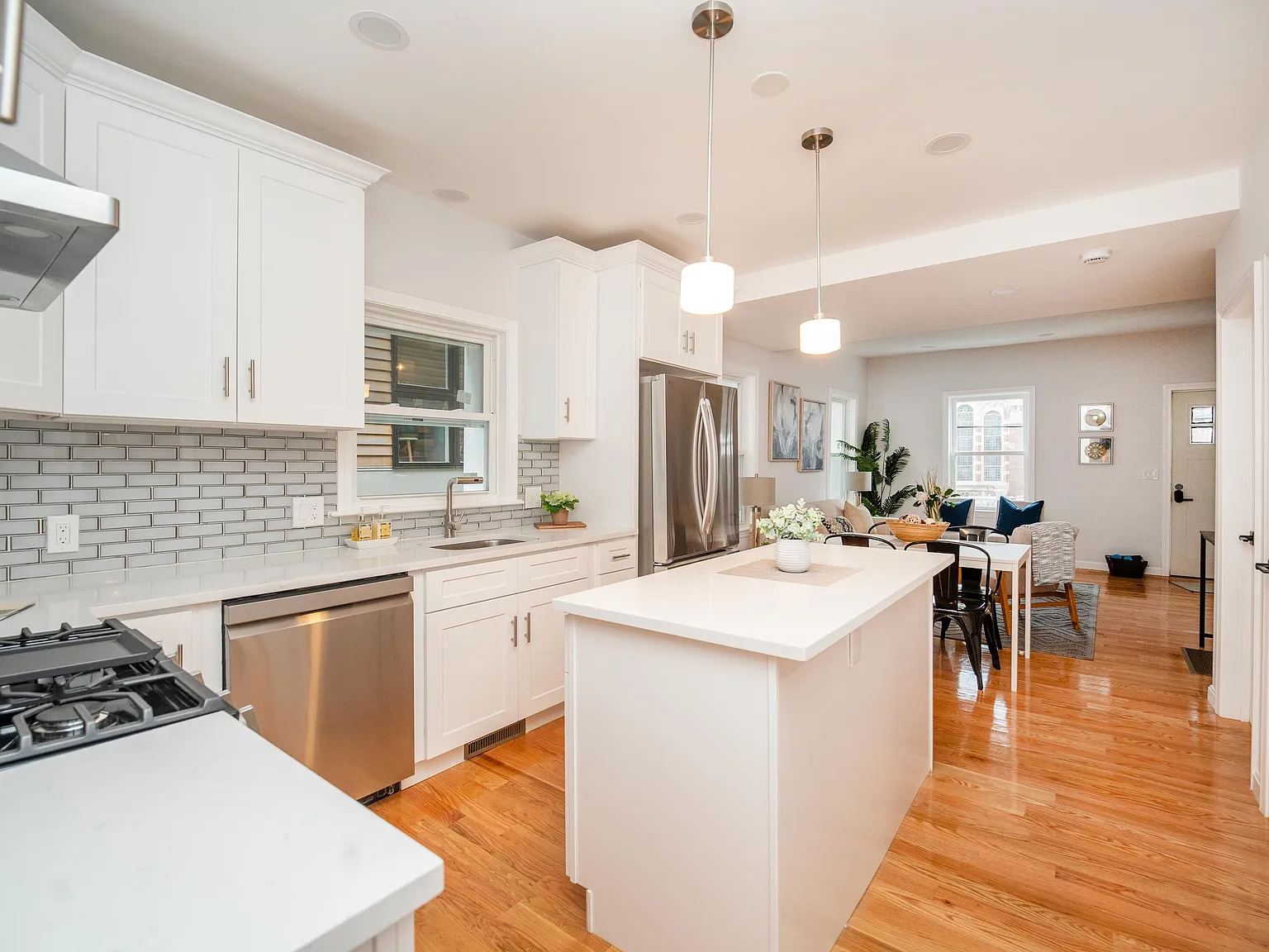 3 bed, 1150 sqft, $4,500 — Photo 1