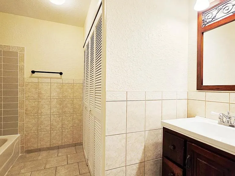 7813 Sugar Bend Dr — Photo 16