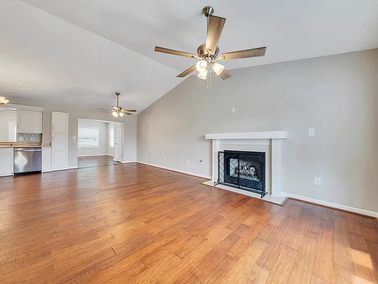 1905 Summerfield Dr — Photo 8