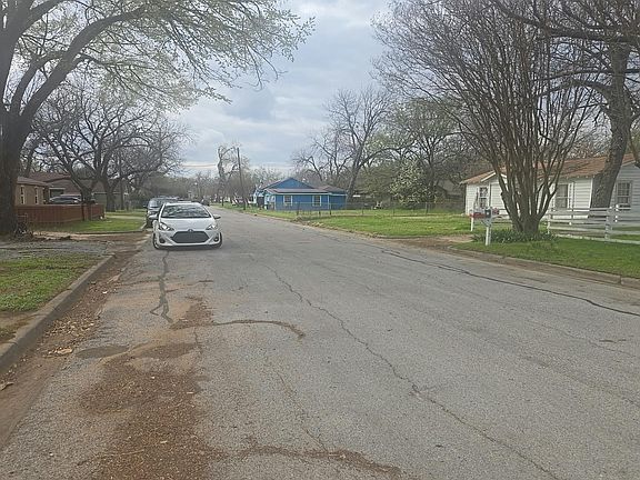 5th image of 912 Houston St
