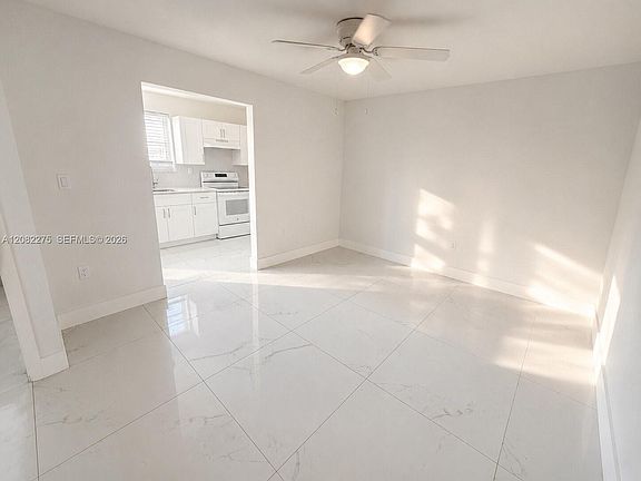 4th image of 629 SW 10th St APT 2