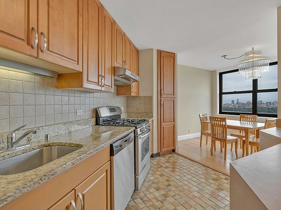 3rd image of 7004 Boulevard East APT 33D