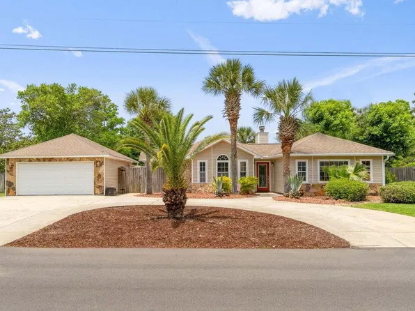 2561 Oleander Dr, Navarre, FL 32566