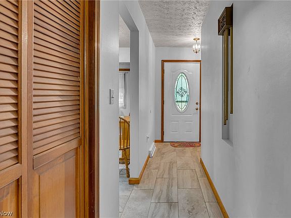 3rd image of 306 S Colonial Dr