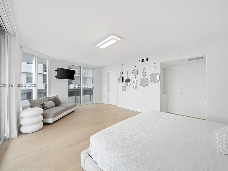 5801 Collins Ave #700 — Photo 21