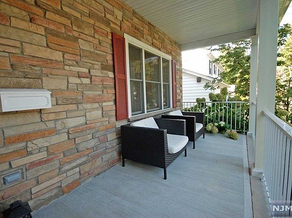 2nd image of 18 Dogwood Ln